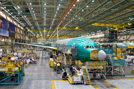 飛機(jī)制造過(guò)程中起重機(jī)的使用